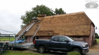 Foto 1: Luttenberg
Nieuw riet langs de nok en bestaande nokvorsten opnieuw aanbrengen, dak schoonmaken en repareren, behandelen met algenremmer.